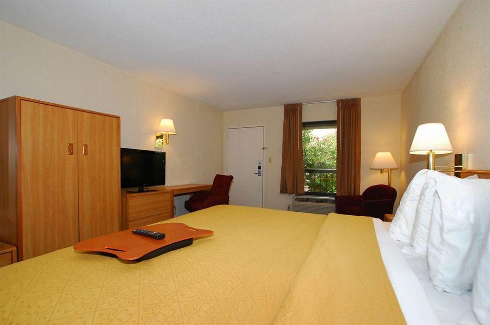 Quality Inn Fredericksburg-Central Park Area Exteriér fotografie