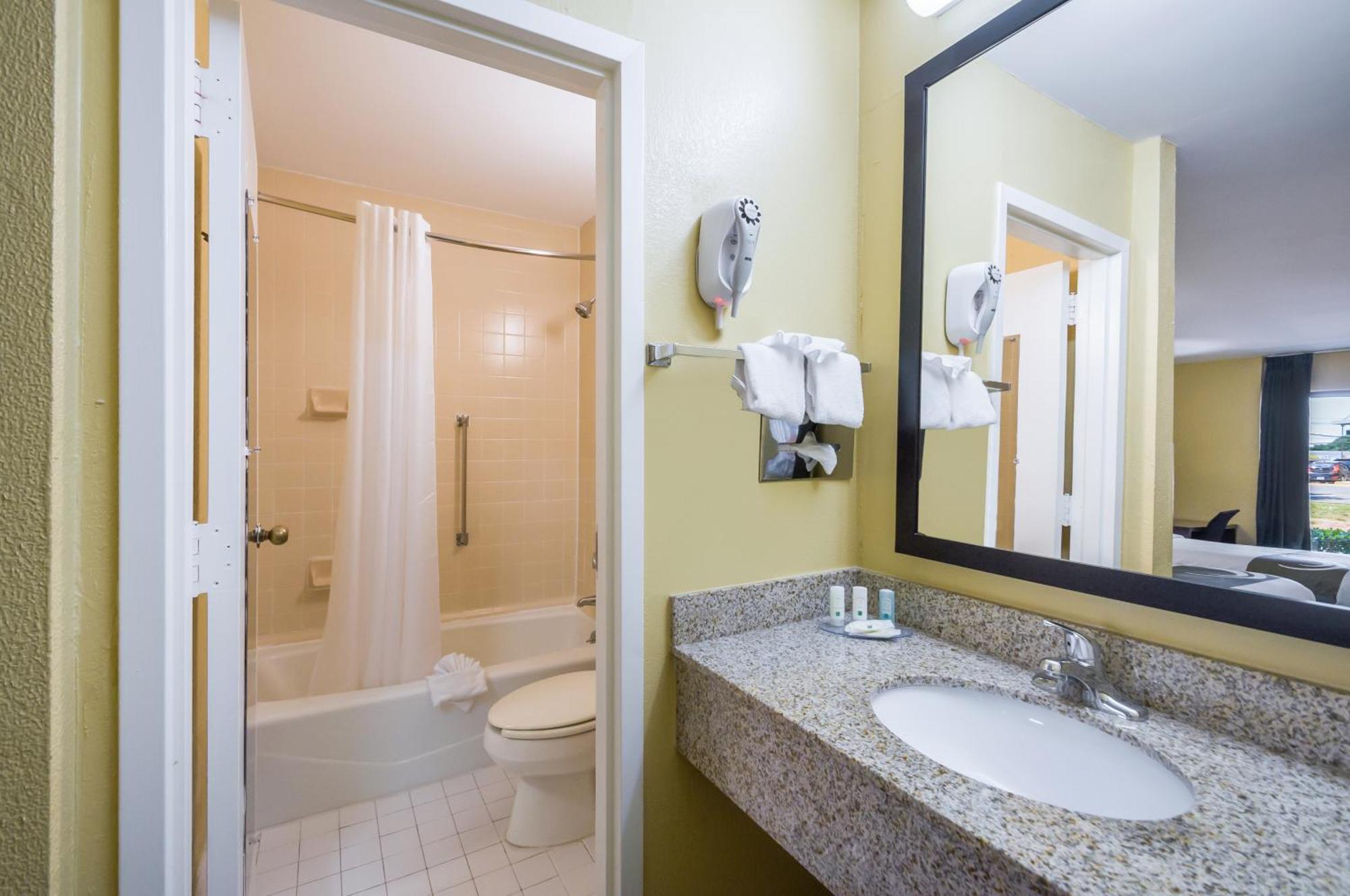 Quality Inn Fredericksburg-Central Park Area Exteriér fotografie