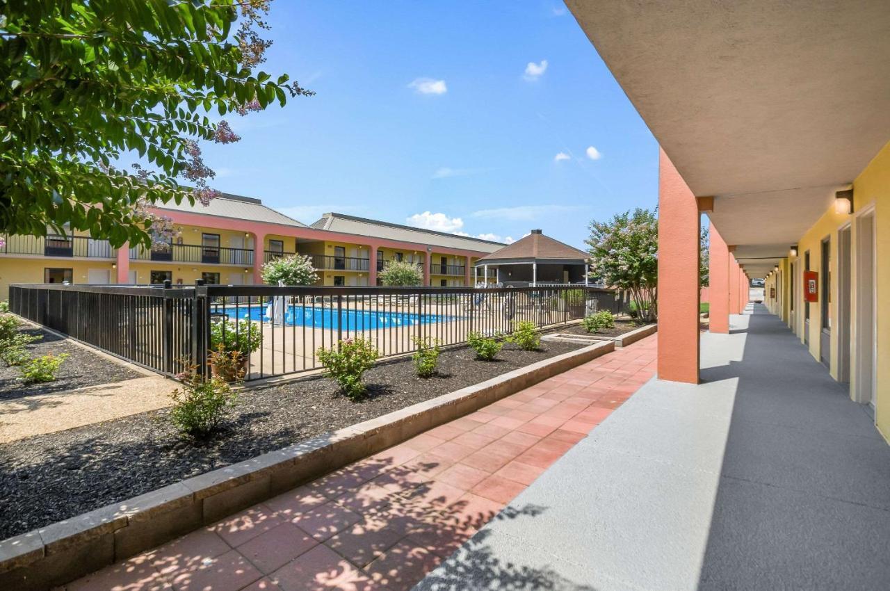 Quality Inn Fredericksburg-Central Park Area Exteriér fotografie
